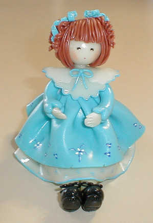 Bambola con vestito azzurro