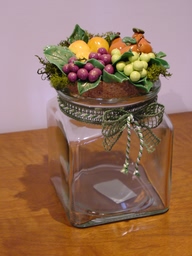 Vaso in vetro con frutta